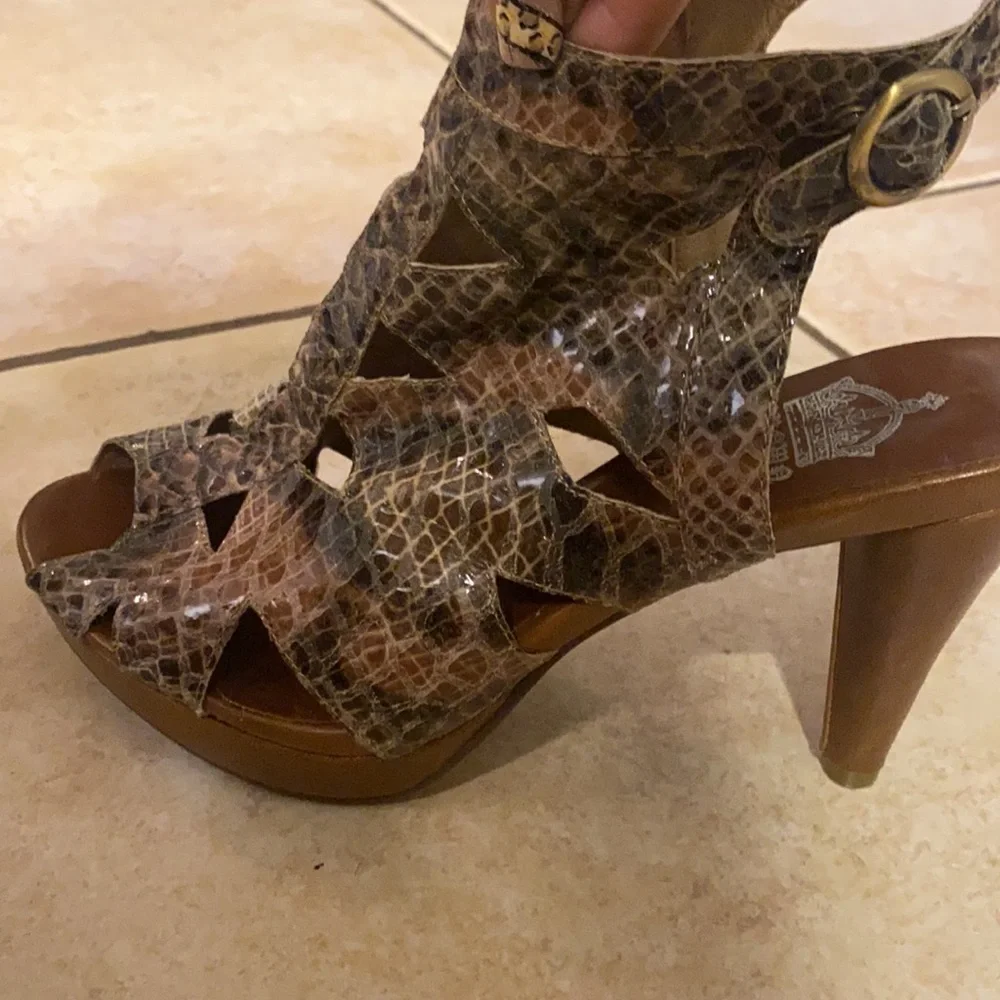 Crown Vintage platform snakeskin print heels